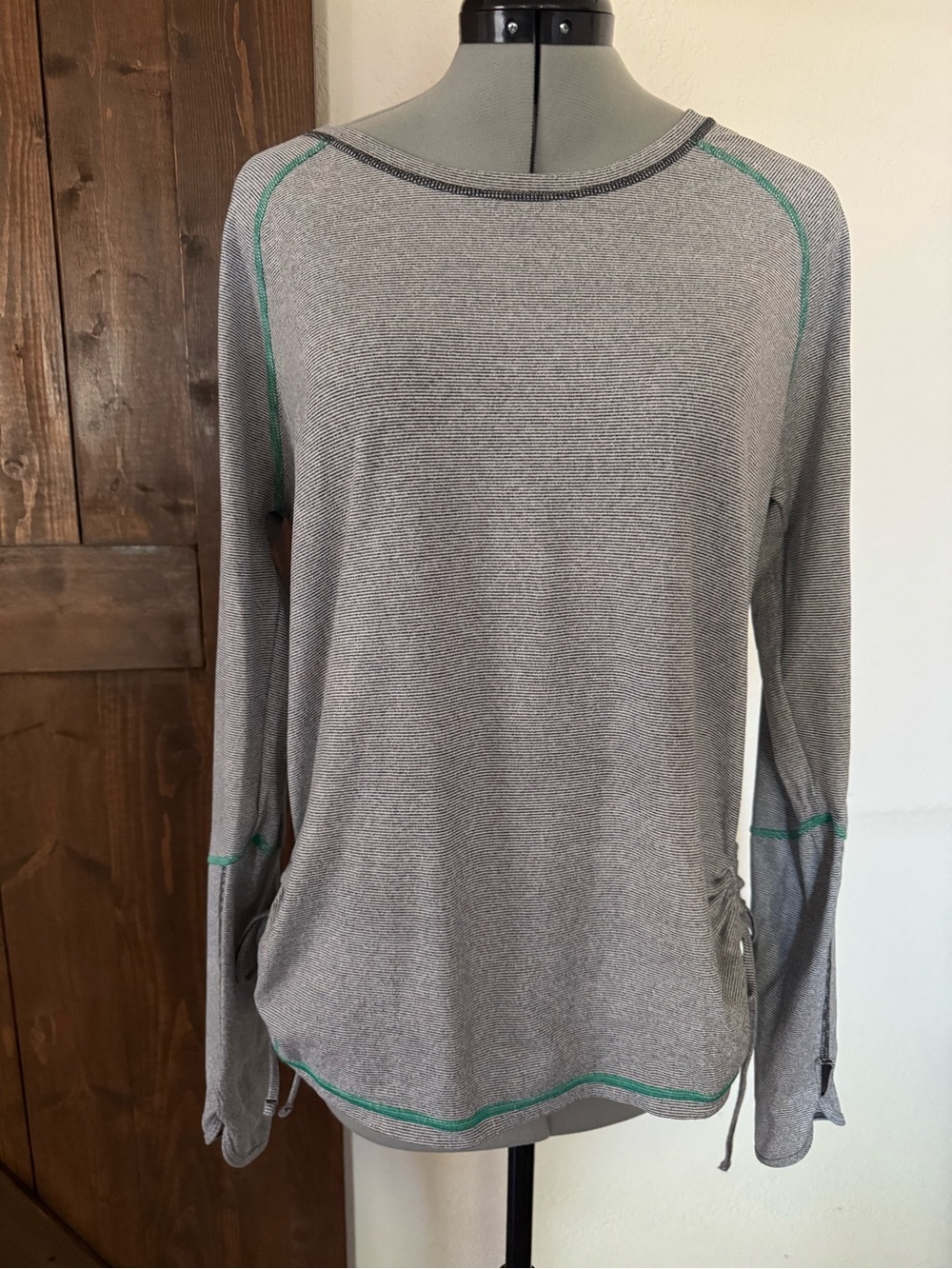 Lucy Tech Women’s Pullover Shirt Yoga Run Long Sleeve Top Ruching Keyhole Vent